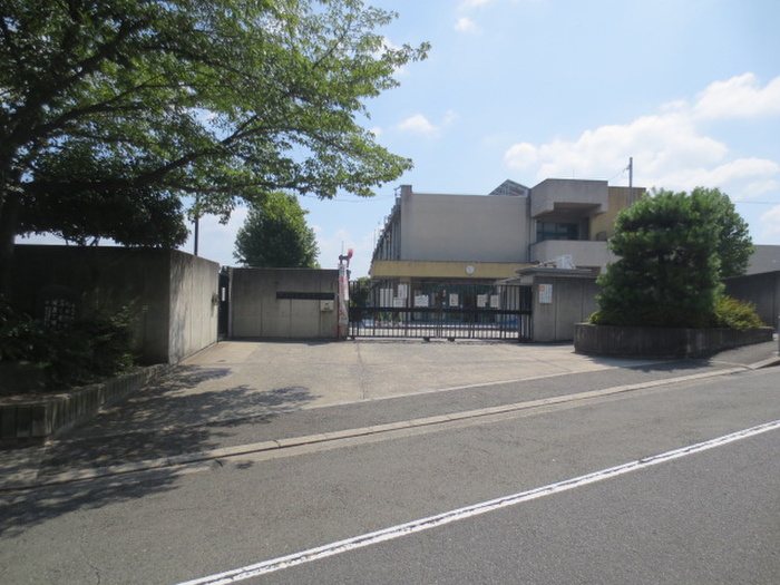 小学校　西長尾小学校（小学校）まで457m
