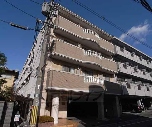 【京都市東山区妙法院前側町のマンションの建物外観】