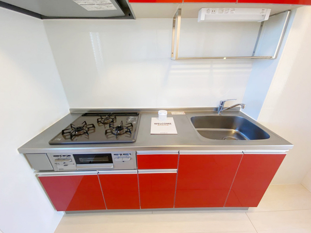 キッチン　３口コンロ付きシステムキッチンです。