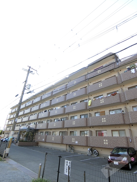 【岸和田市箕土路町のマンションの建物外観】