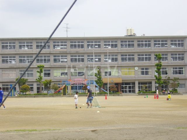 【グランヒルズ笠井の小学校】