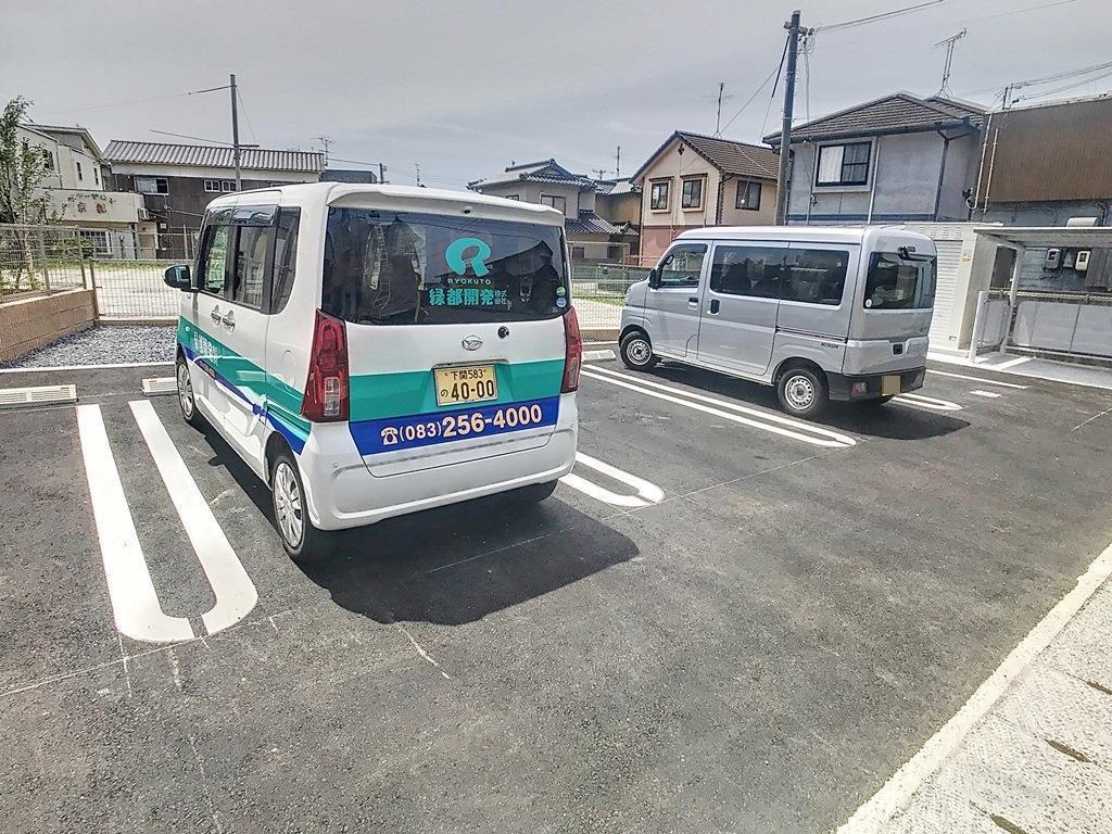 【下関市富任町のアパートの駐車場】