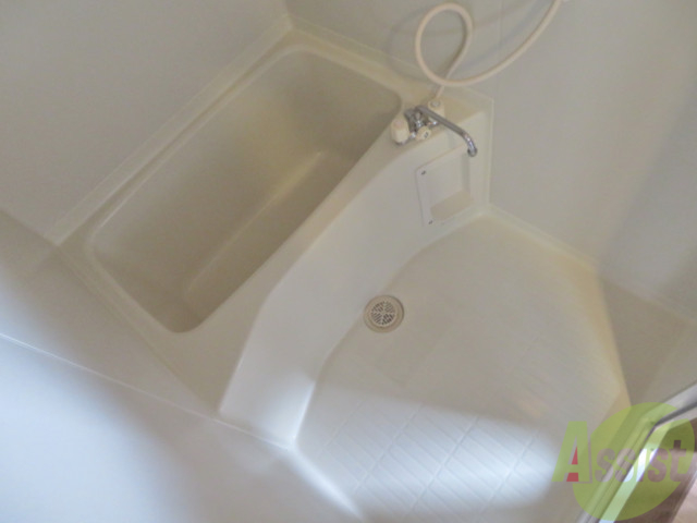 バス・シャワールーム　浴室は広々とした空間でした。一日の疲れを癒してください。