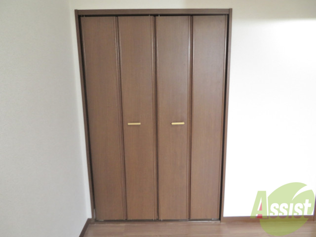 収納　収納箇所はリビングにあります。大きな荷物はこちらにどうぞ。