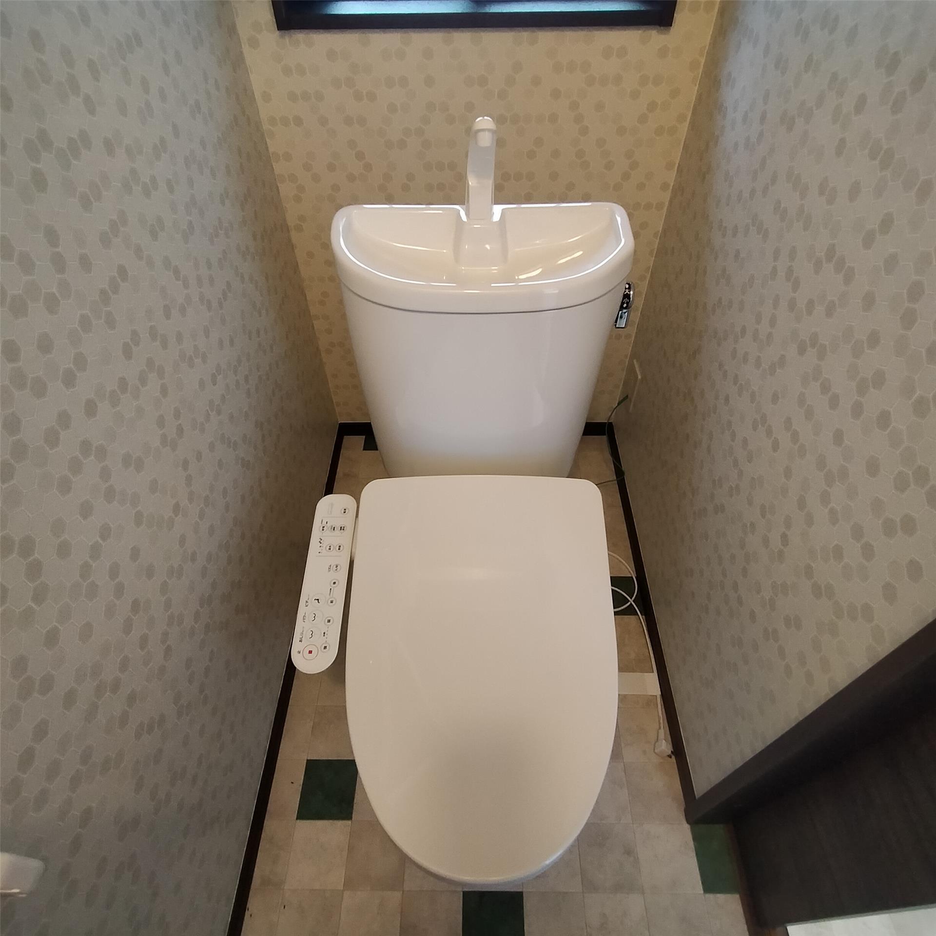トイレ　温水洗浄便座
