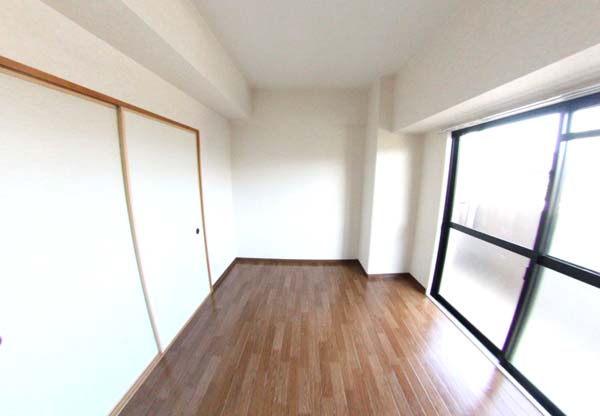 居室・リビング　落ち着いた色調の洋室です