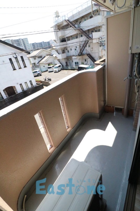 バルコニー　東向きで日当たりも良好