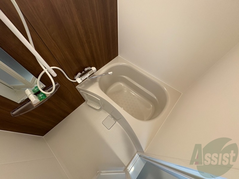 バス・シャワールーム　お風呂になります。一日の疲れを癒してくださいね。