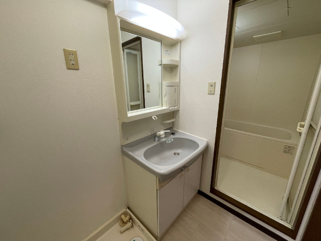 洗面設備　独立洗面台です。