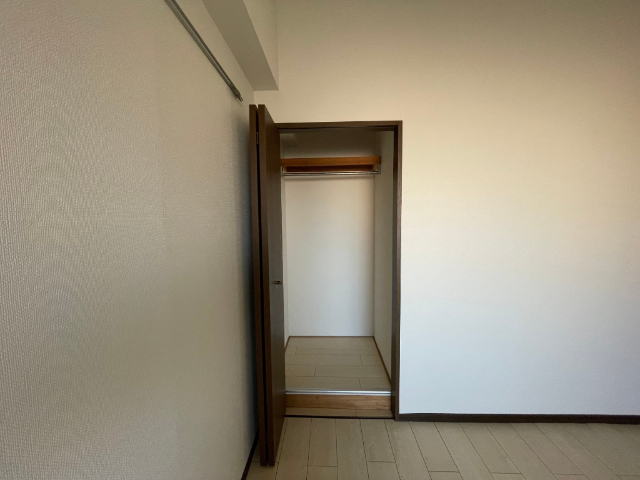 収納　奥行のあるクローゼットです。