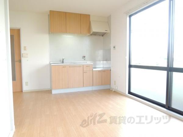 キッチン　画像は1Ｆの部屋のものとなります。