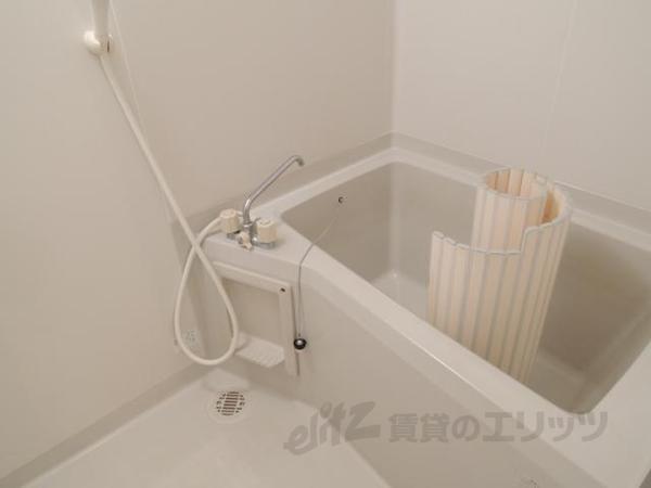 バス・シャワールーム　画像は1Ｆの部屋のものとなります。