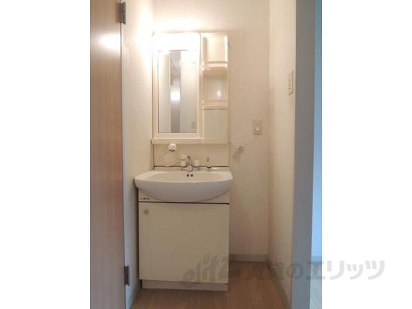 洗面設備　画像は1Ｆの部屋のものとなります。