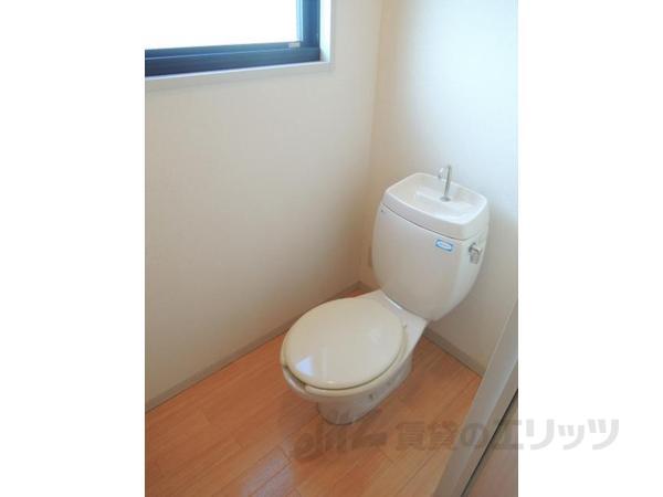 トイレ　画像は1Ｆの部屋のものとなります。