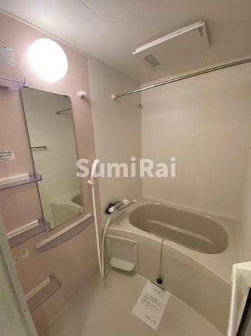 バス・シャワールーム　落ち着いた空間のお風呂です