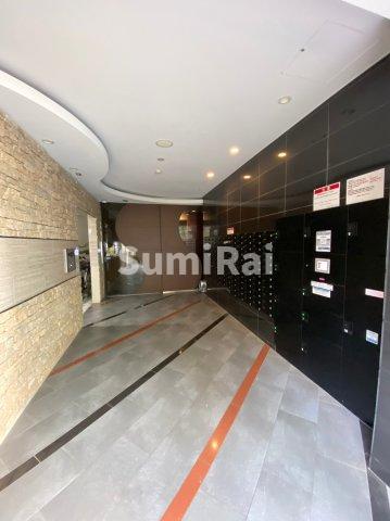 エントランス　落ち着いたエントランスです