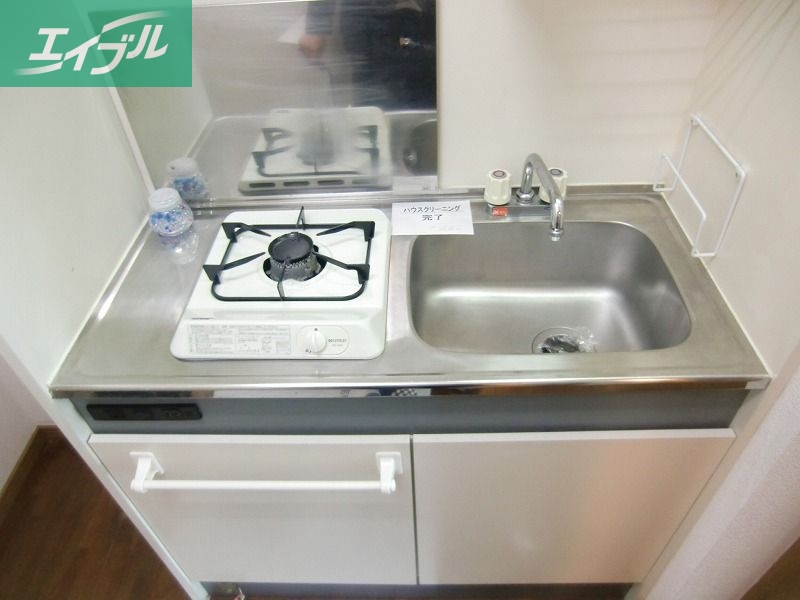 キッチン　同物件別部屋の写真です