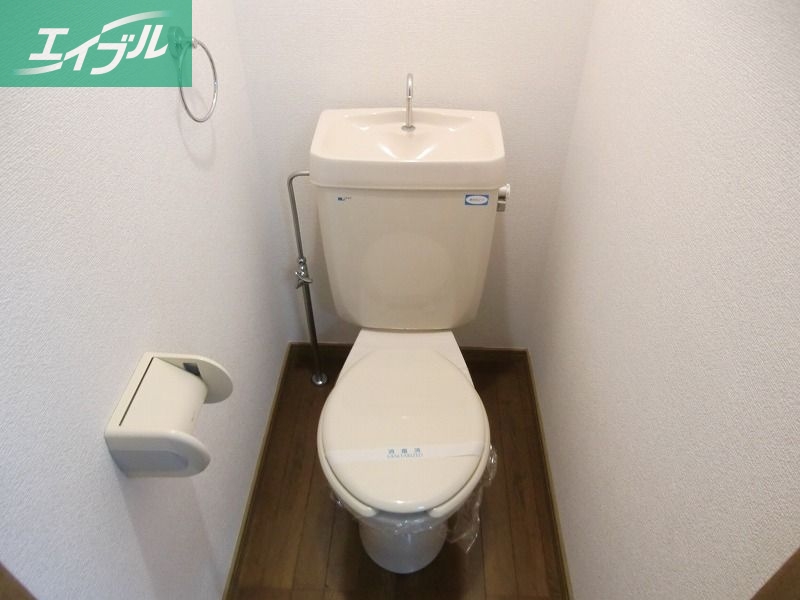 トイレ　同物件別部屋の写真です