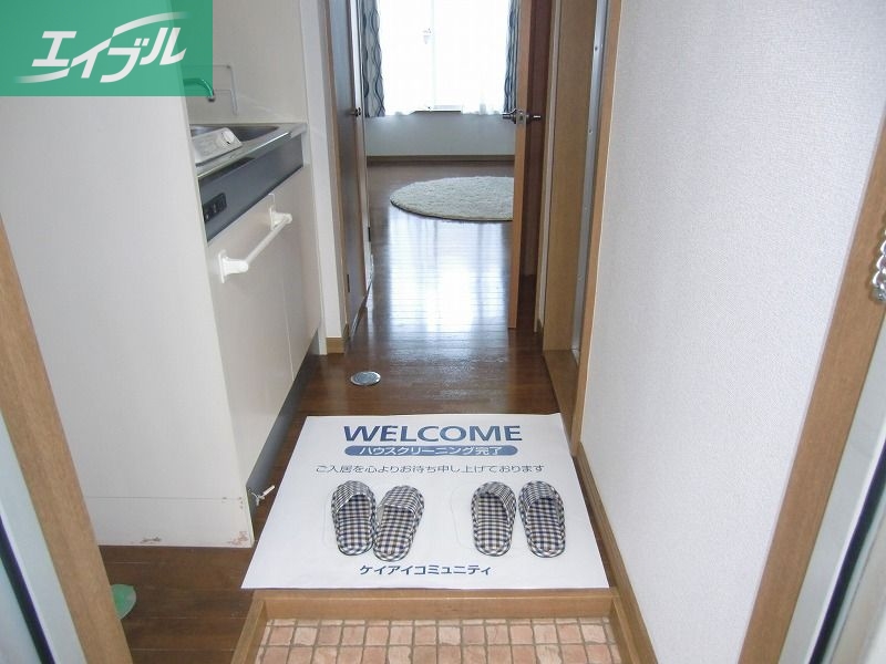 玄関　同物件別部屋の写真です