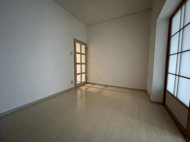 居室・リビング　広々としたリビングですね。