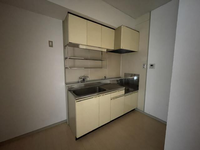 キッチン　冷蔵庫スペース十分にございます。