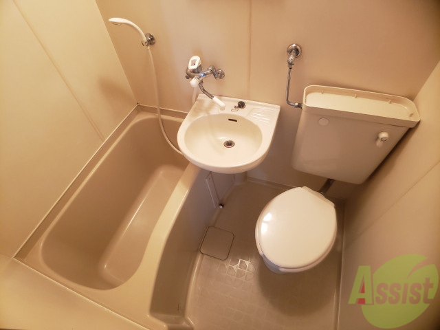 バス・シャワールーム　ユニットバスです。疲れを癒すのに欠かせませんね！