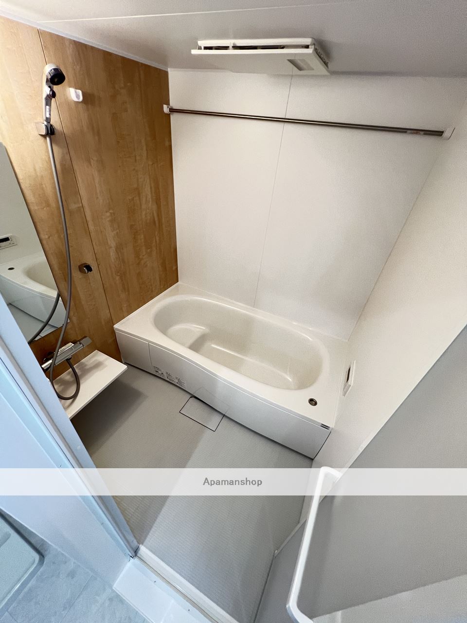 バス・シャワールーム　※同物件、別部屋の写真です。