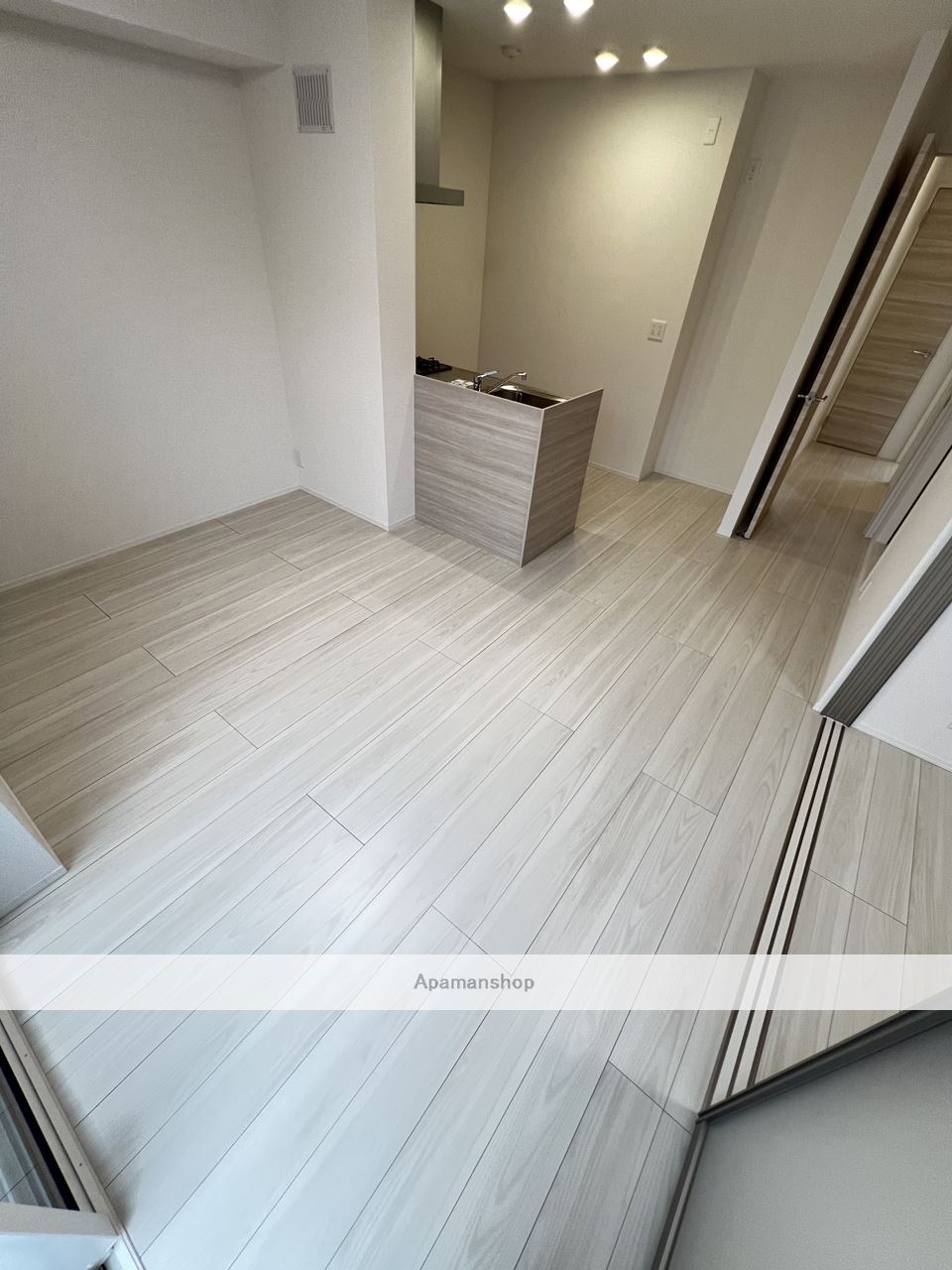 居室・リビング　※同物件、別部屋の写真です。