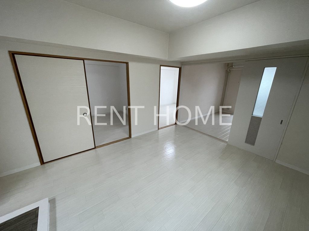 居室・リビング　改装前のお写真