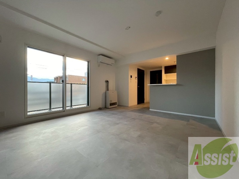 居室・リビング　アクセントクロスがお洒落なお部屋になっています！