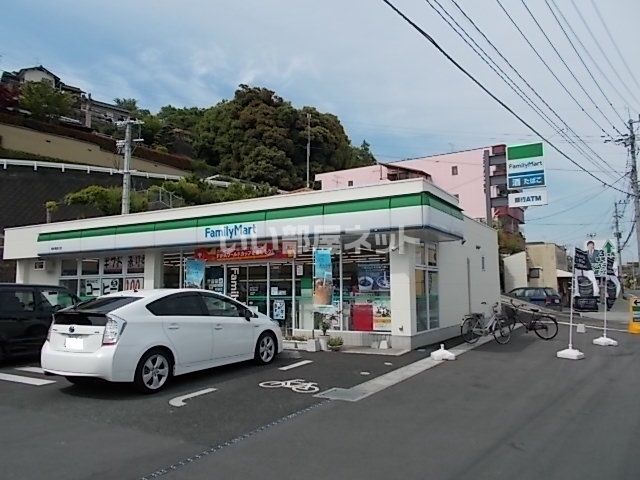 コンビニ　ファミリーマート竜田口店（コンビニ）まで214m