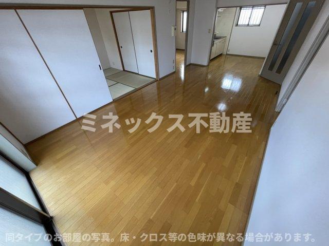 居室・リビング　同タイプのお部屋の写真。現況優先