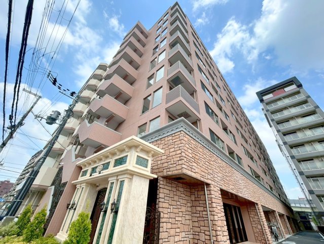 建物外観　オシャレな外観。この周辺では飛びぬけて目立っています。