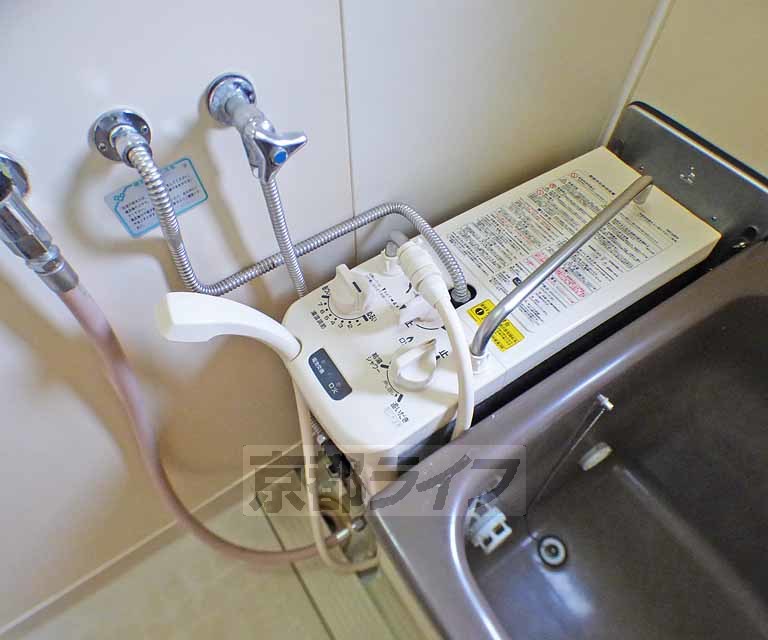 その他設備　湯沸し機です。