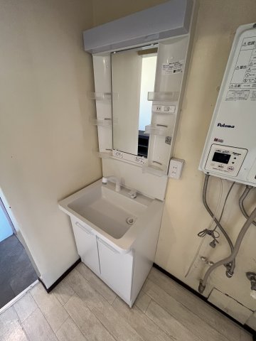 洗面設備　独立洗面台が付いています