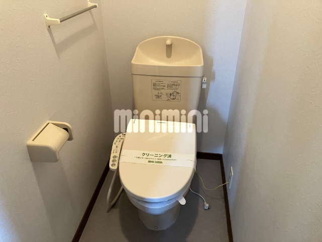 トイレ　落ち着いた雰囲気の洋室