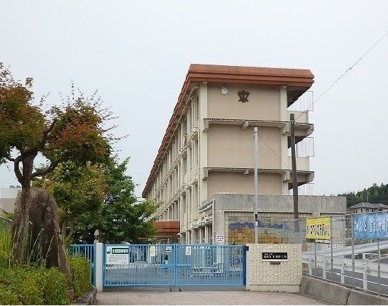 中学校　五日市観音中学校（中学校）まで850m