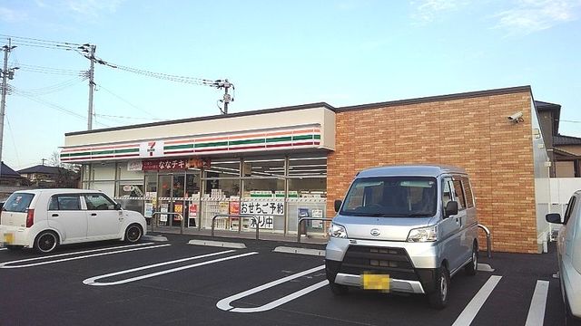 コンビニ　セブンイレブン（コンビニ）まで400m