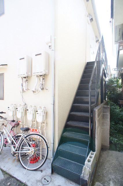 エントランス　２階への階段部分です。
