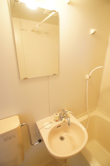 洗面設備　丸洗い可能！お掃除ラクラクの洗面台付き３点ユニットです☆