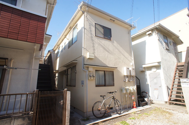 建物外観　閑静な住宅地でゆったりライフスタイルを満喫してください♪