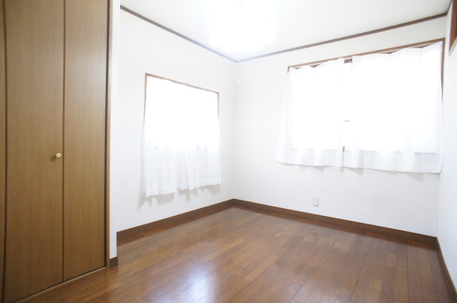 居室・リビング　南向き２面採光！明るく風通しの良いお部屋です♪