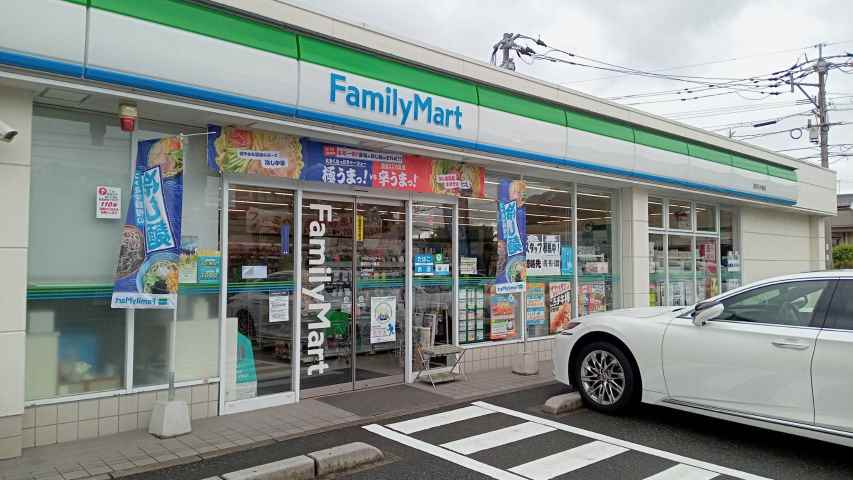 コンビニ　ファミリーマート那珂川片縄店（コンビニ）まで609m