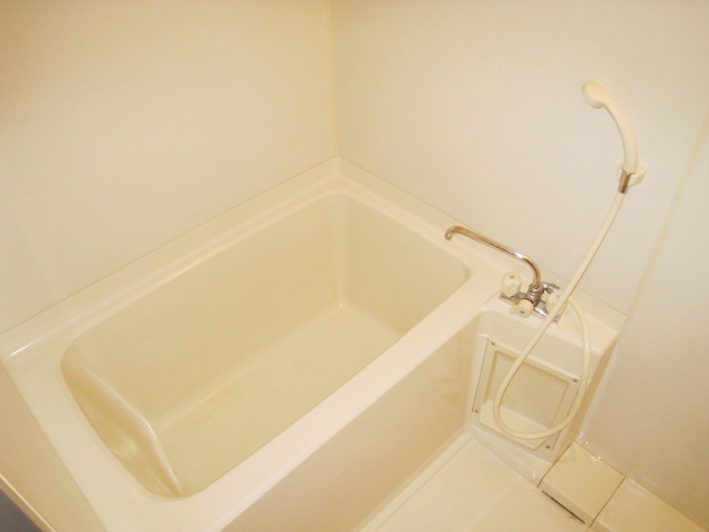 バス・シャワールーム　同物件別号室です。