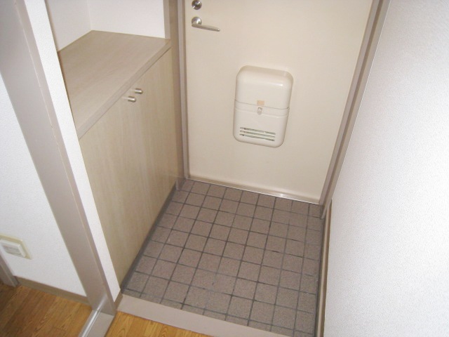 玄関　同物件別号室です。