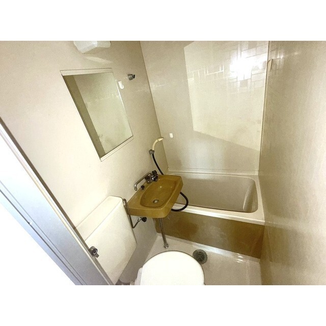 バス・シャワールーム　バス、トイレ、洗面台