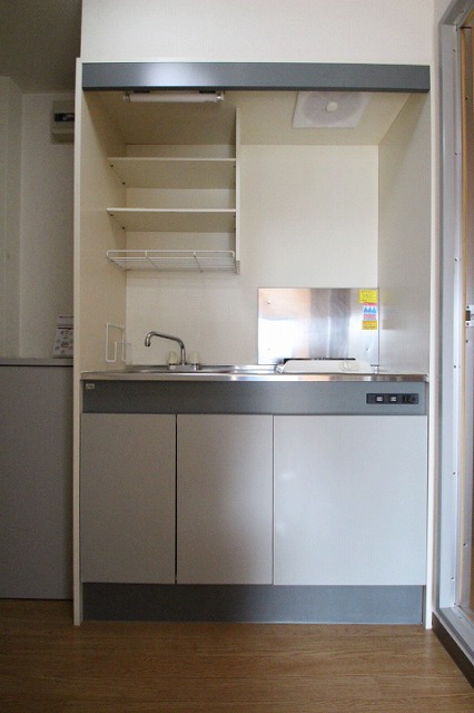 キッチン　同物件別号室の写真です。