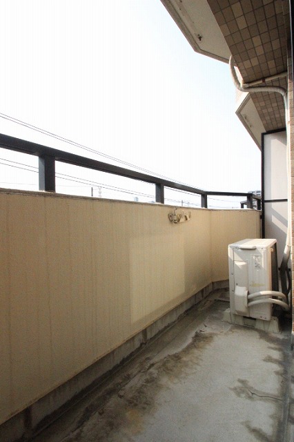 バルコニー　同物件別号室の写真です。