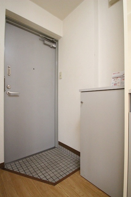 玄関　同物件別号室の写真です。