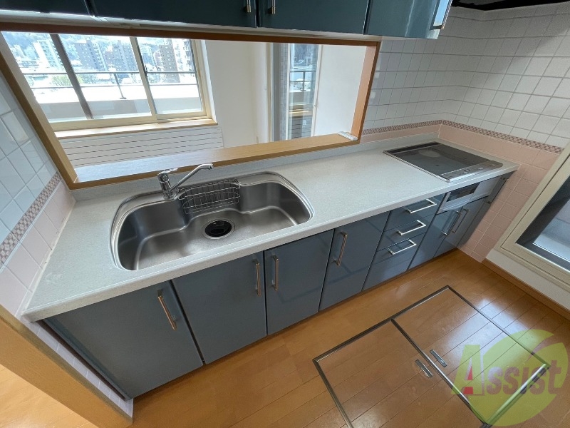 キッチン　こちらはキッチン。調理スペースもあり使いやすそうです。